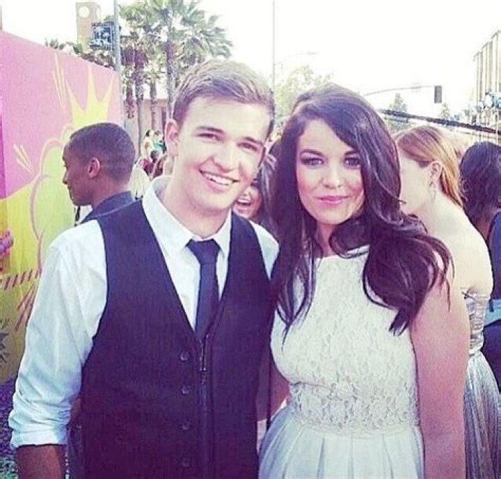 Burkely Duffield – Bio, Age, Gay, Girlfriend, Facts About The Canadian Actor