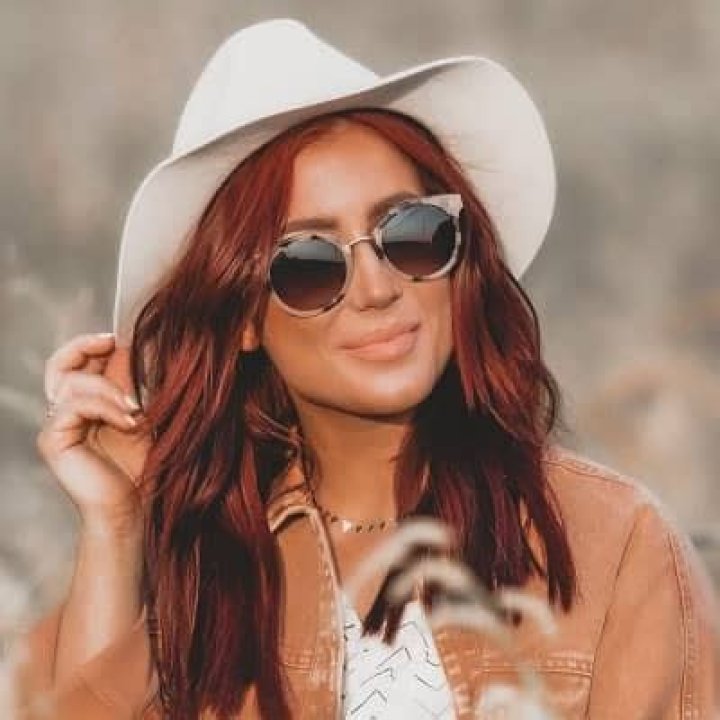 Chelsea Houska - Bio, Age, Net Worth, Height, Nationality, Body Measurement, Career ·