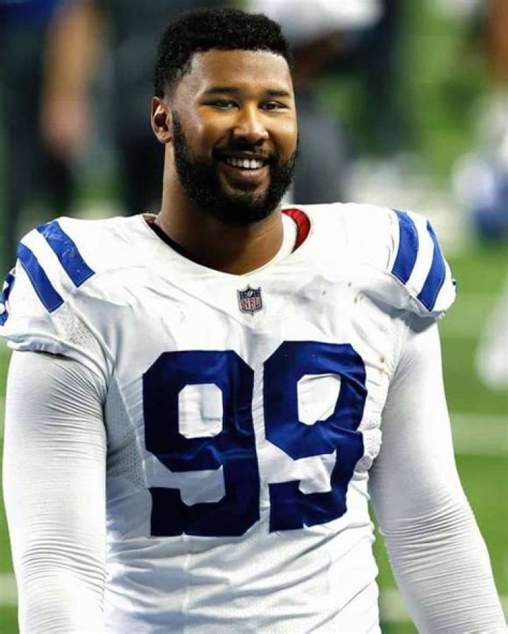 DeForest Buckner Height, Weight, Body Net Worth, Family, Bio