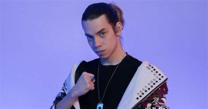 Ez Mil Parents, Ethnicity, Wiki, Biography, Age, Girlfriend, Height, Net Worth ·