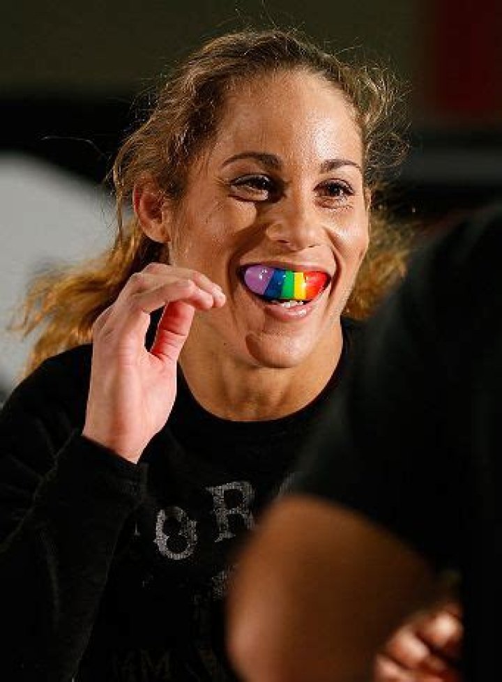 Is Ronda Rousey a lesbian?