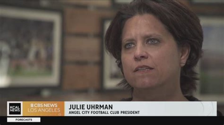 Julie Uhrman Net Worth | SnogBlogy