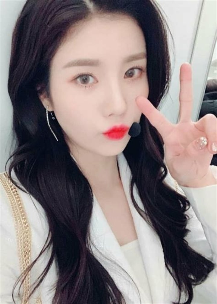 Kwon Eun-bi Height, Weight, Age, Boyfriend, Family, Facts, Biography