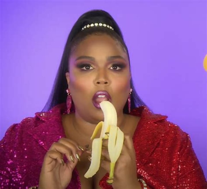 Lizzo talked about her interest in banana sex shows in resurfaced interview ·