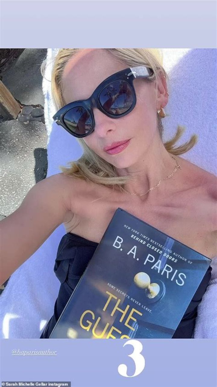 Sarah Michelle Gellar, 46, flaunts fit figure in one-piece swimsuit ·