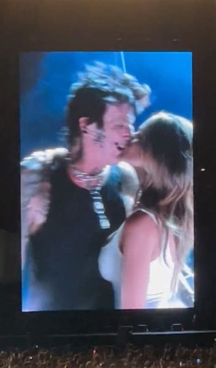Tommy Lee's wife Brittany Furlan shows off at Mtley Cre concert ·
