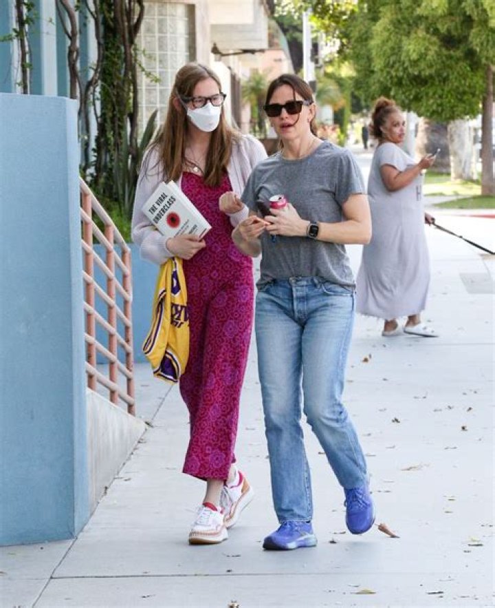 Unveiling The Intriguing Reasons Behind Jennifer Garner's Daughter's Mask