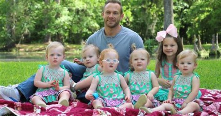 What was Danielle Busbys job before having quintuplets?
